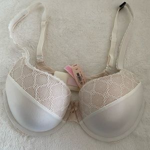 New with tags Victoria’s Secret Ivory Push up Bra 34D